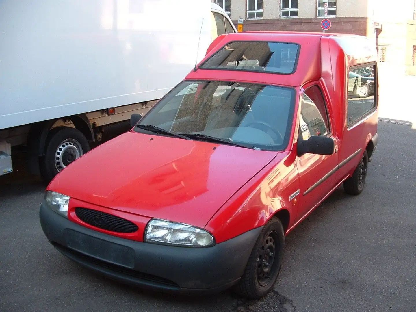 Ford Fiesta Courier Kombi 1.8 D *Behindertengerecht* Rouge - 1