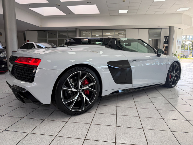 Audi R8 Spyder 5.2 FSI RWD Optik-P schwarz exclusive — photo 4
