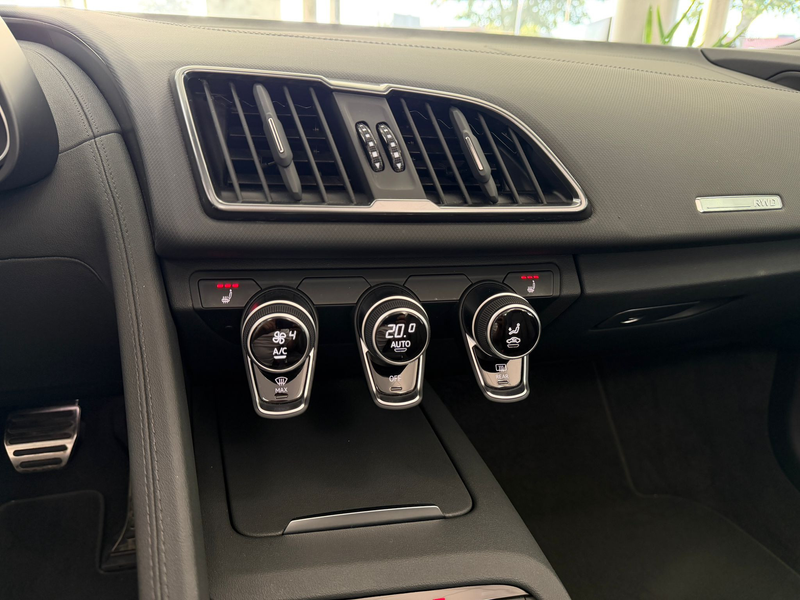 Audi R8 Spyder 5.2 FSI RWD Optik-P schwarz exclusive — photo 15