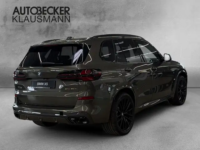 BMW X5 view 2