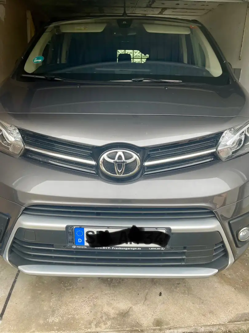 Toyota Proace Proace Verso D-4D 2,0 L1 (8-Si.) Team Deutschland Grau - 1