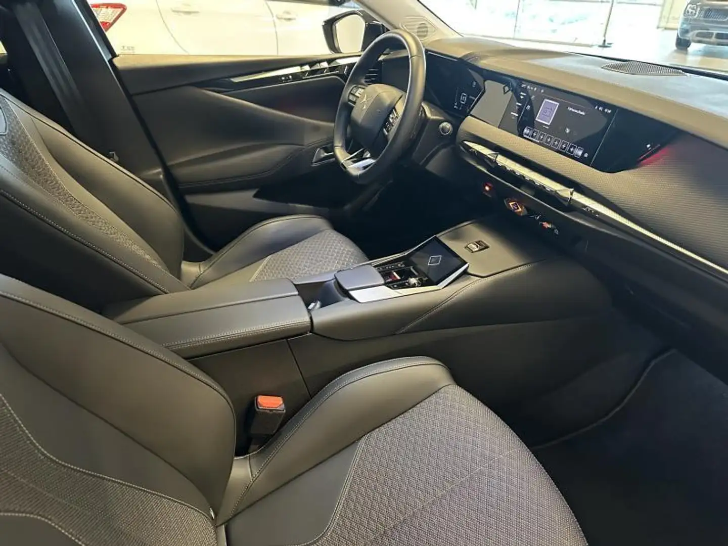 DS Automobiles DS 4 Trocadero Gris - 2