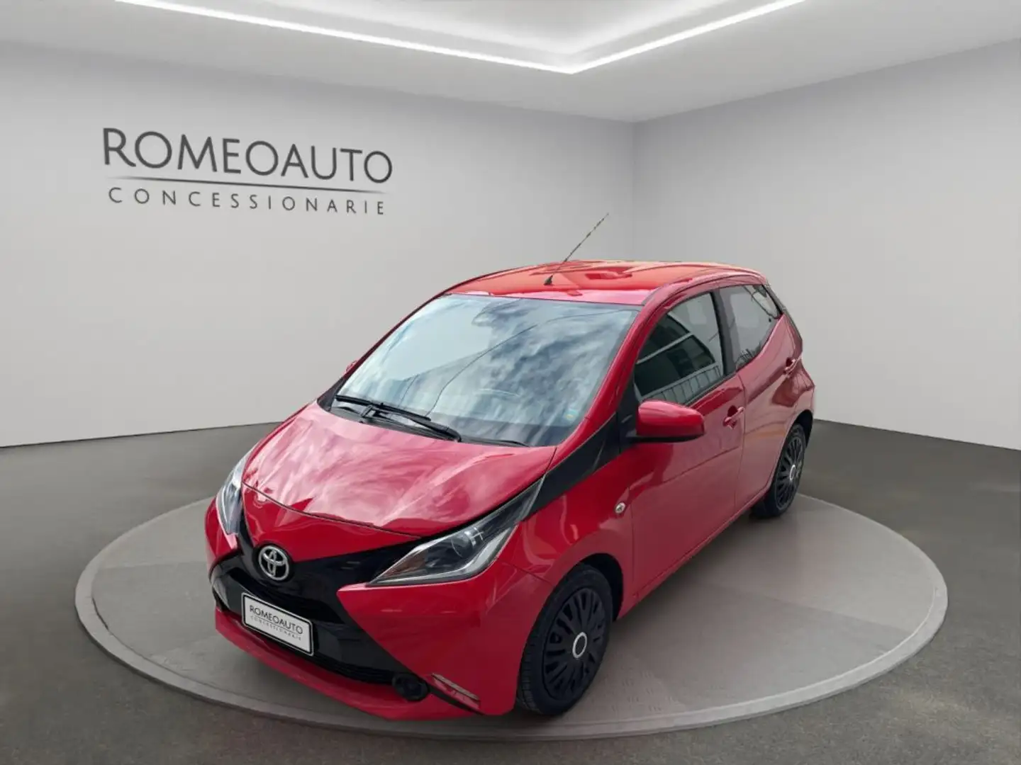 Toyota Aygo 1.0 VVT-i 69 CV 5 porte x-cool Rouge - 1