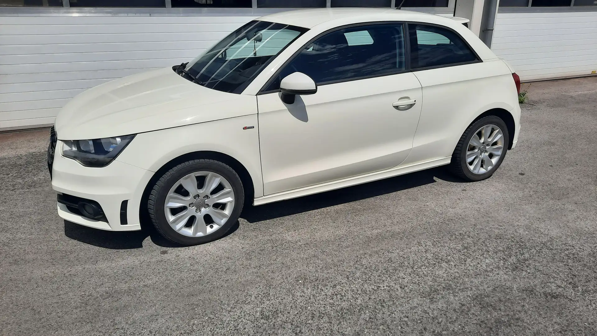 Audi A1 1,2 TFSI S-Line Rot - 1