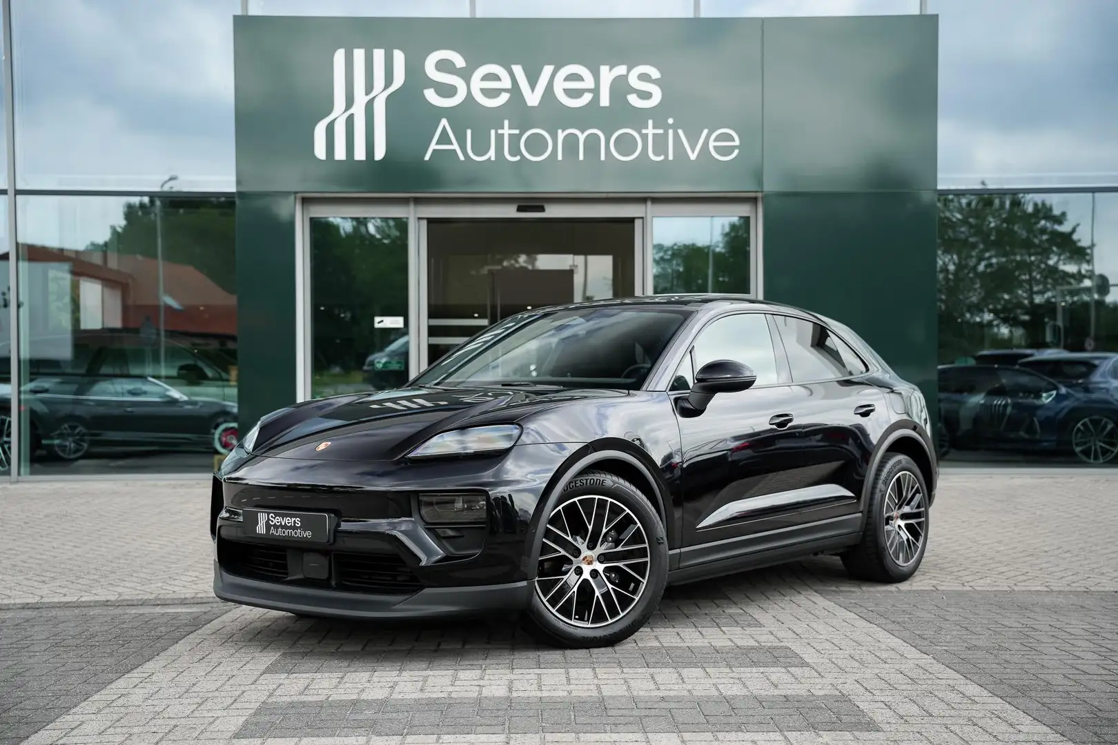 Porsche Macan 100 kWh | Luchtvering | Panoramadak | Sport Chrono Noir - 1