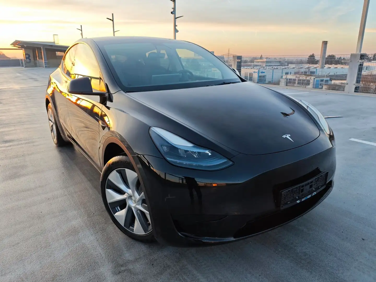 Tesla Model Y SR RWD Pano/ACC/Kamera/LED/19"/NETTO29`3 Noir - 1