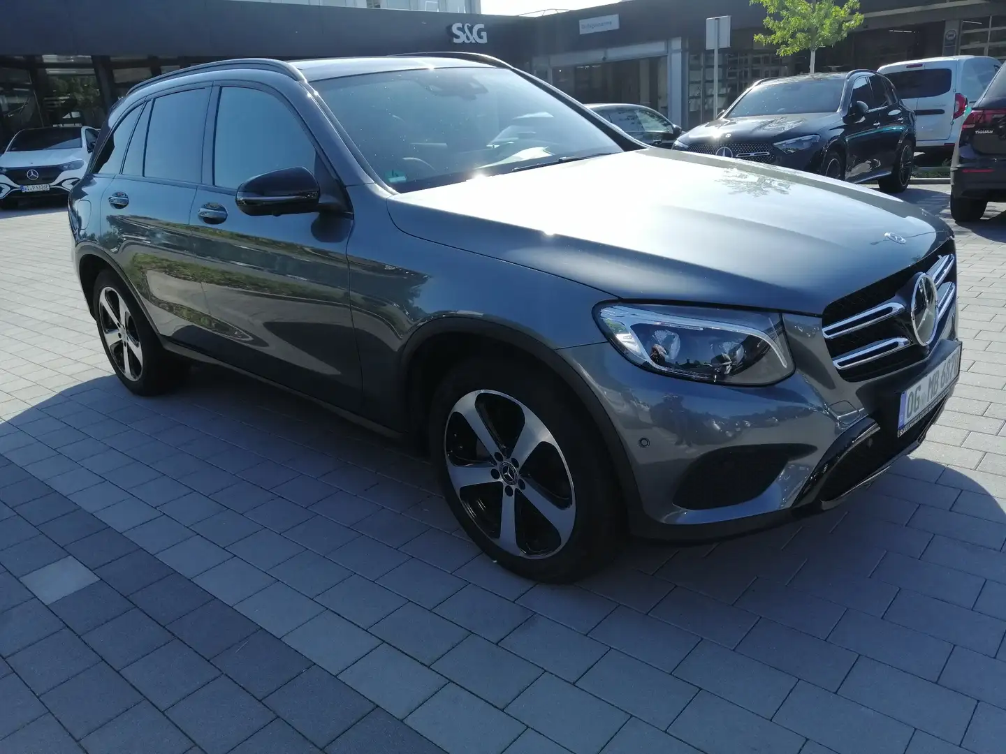Mercedes-Benz 250 Mercedes-Benz GLC 250 dMatic 9G-TRONlC AMG Line Grau - 1