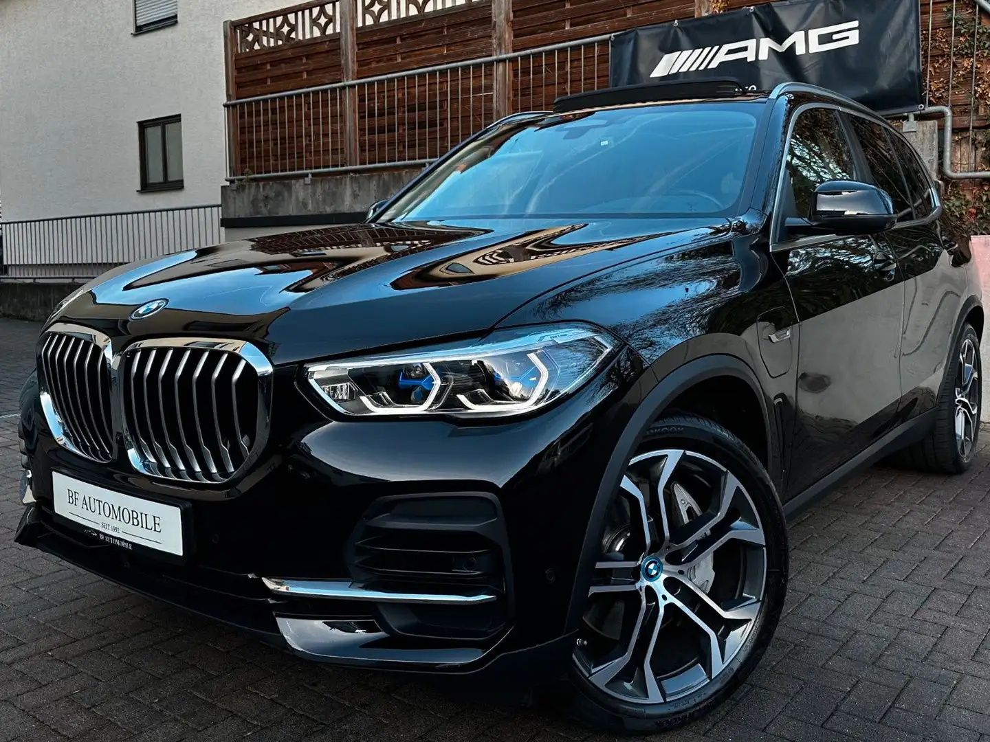 BMW X5 xDr45e M Sport PANO-SKY*B&W*Massage*Sitzklima Schwarz - 2
