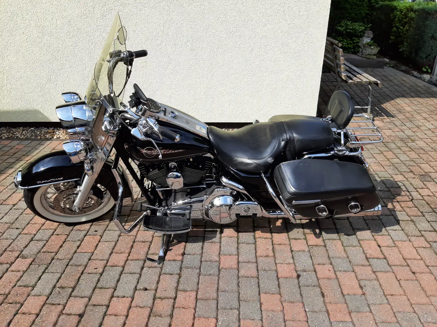 Harley-Davidson Road King FLHRC    5HD1 Schwarz - 1