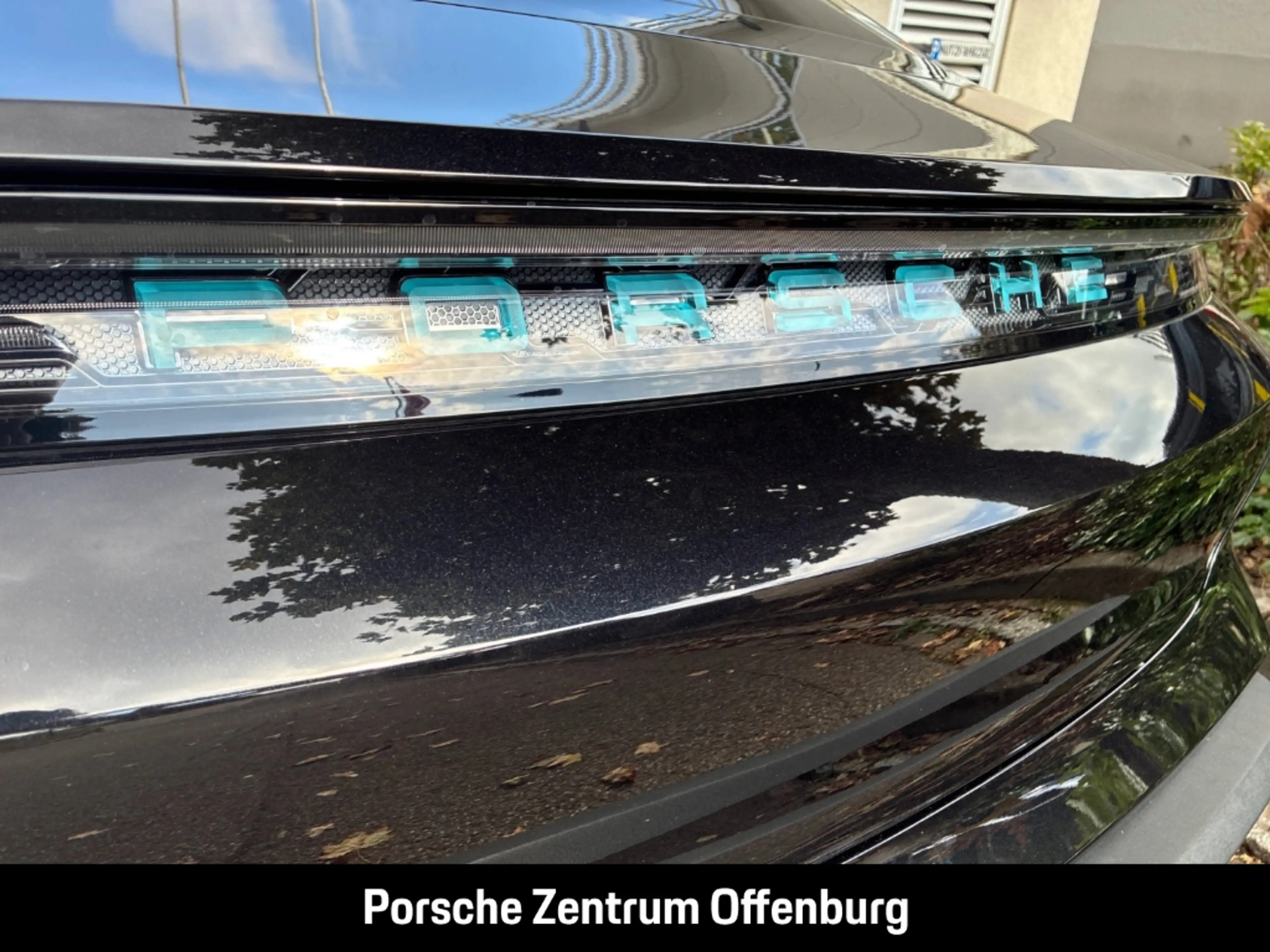 Porsche Taycan — photo 10
