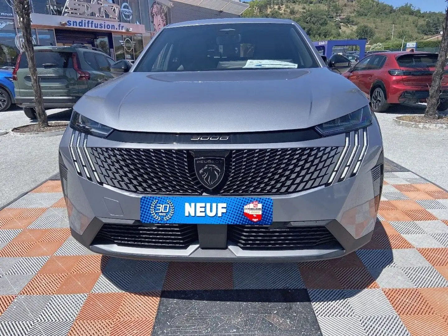Peugeot 3008 Hybrid 145 e-DCS6 ALLURE Gris - 2