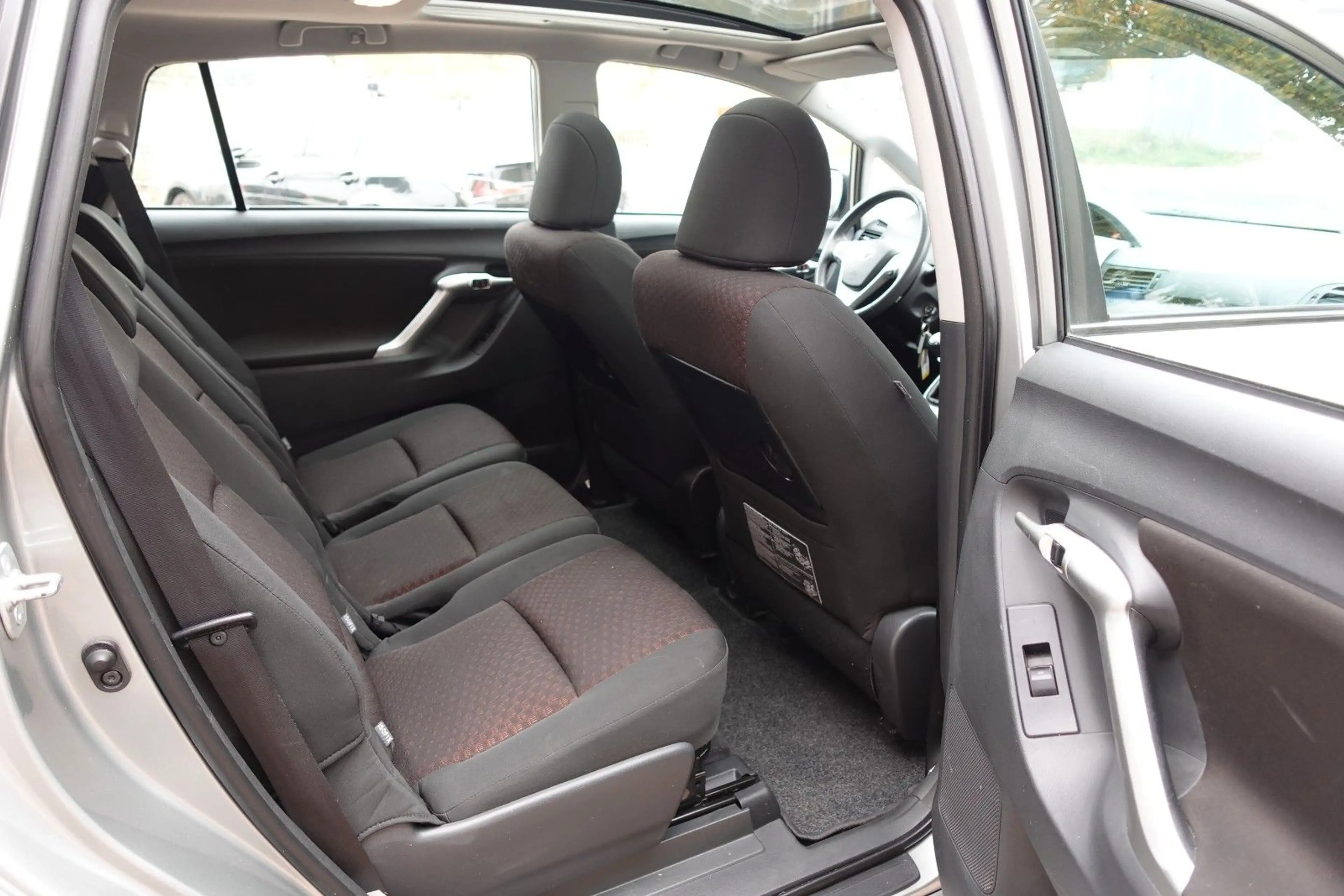 Toyota Verso 1.6l Life Panoramadach 5 Sitze — photo 8