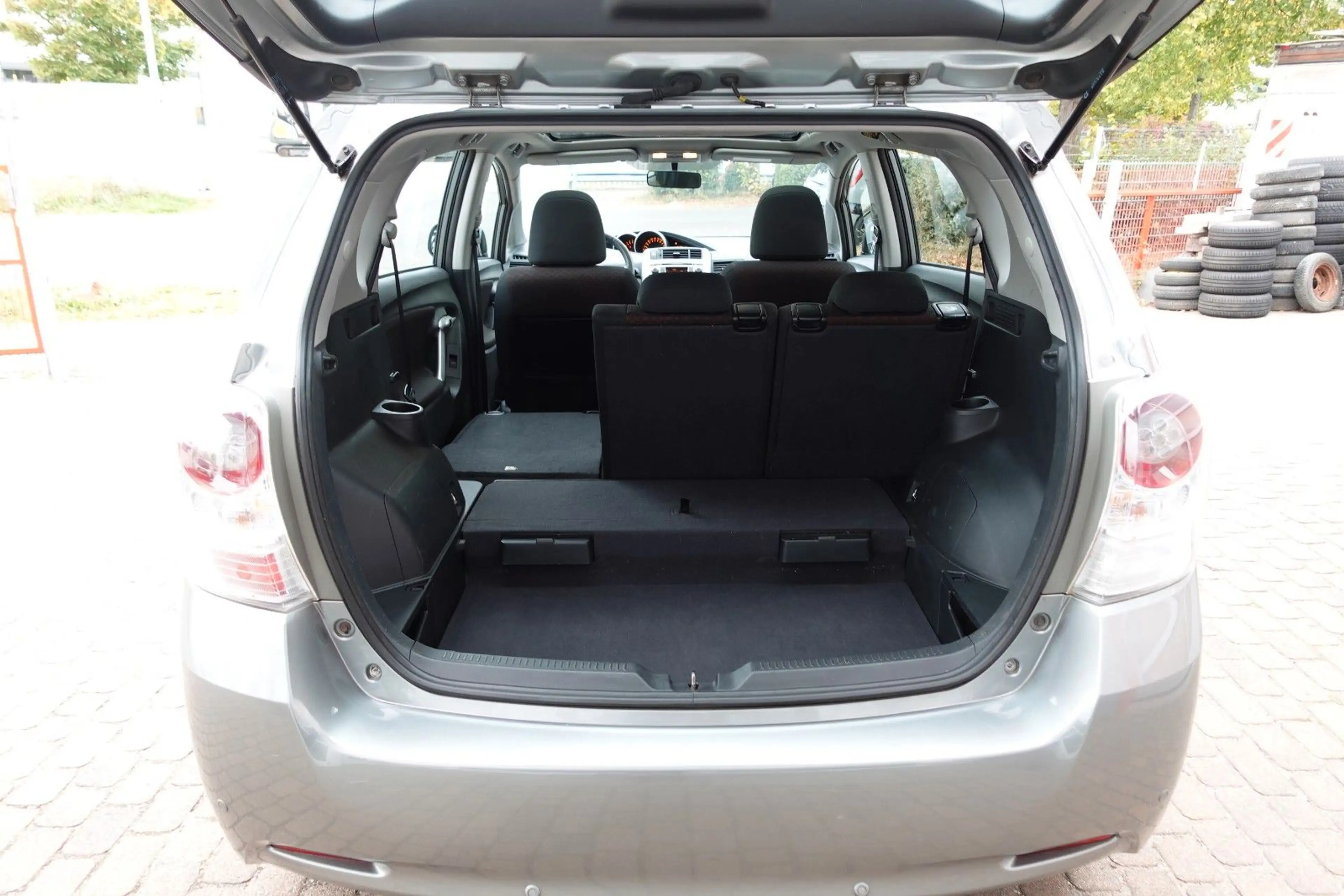 Toyota Verso 1.6l Life Panoramadach 5 Sitze — photo 11