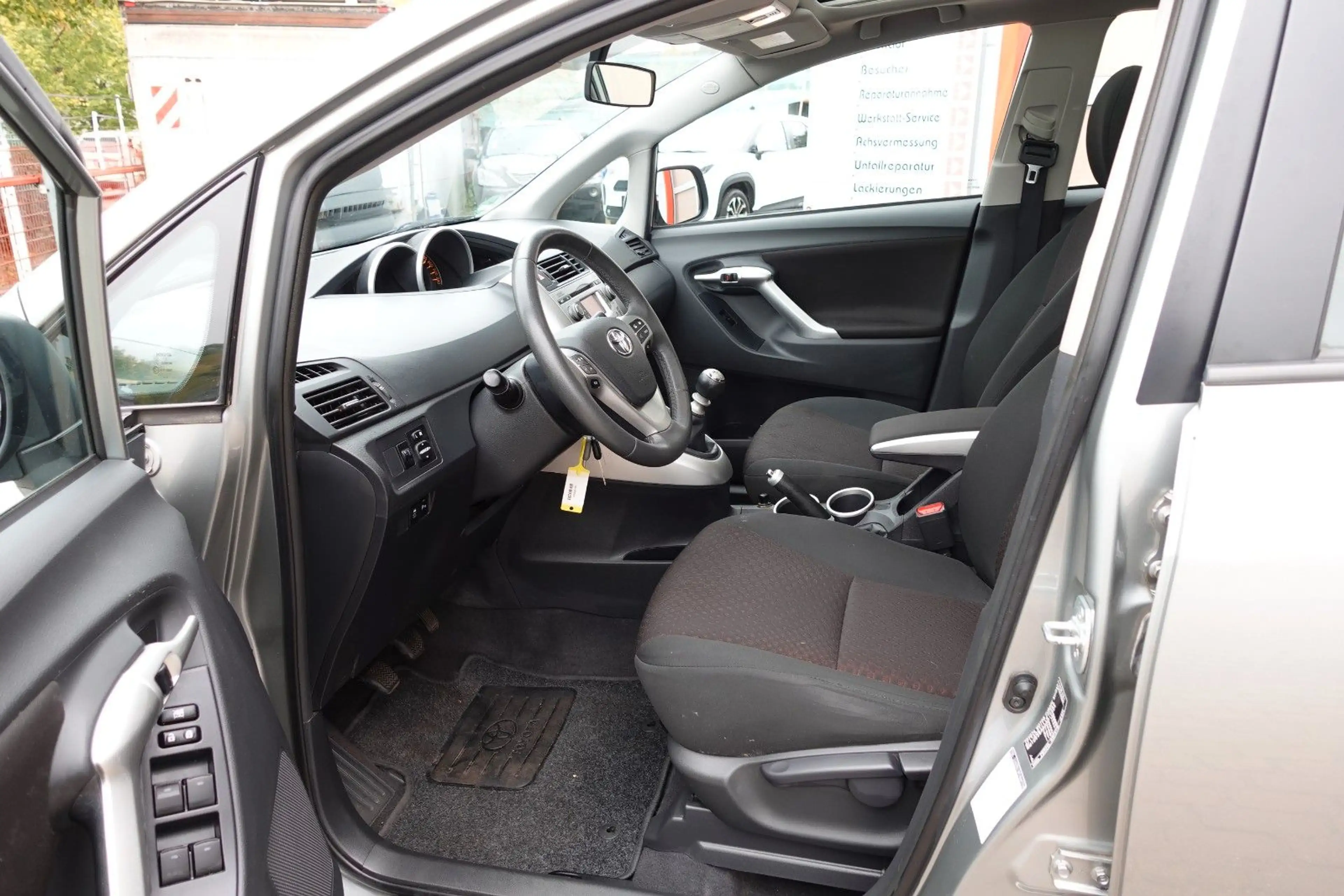 Toyota Verso 1.6l Life Panoramadach 5 Sitze — photo 5