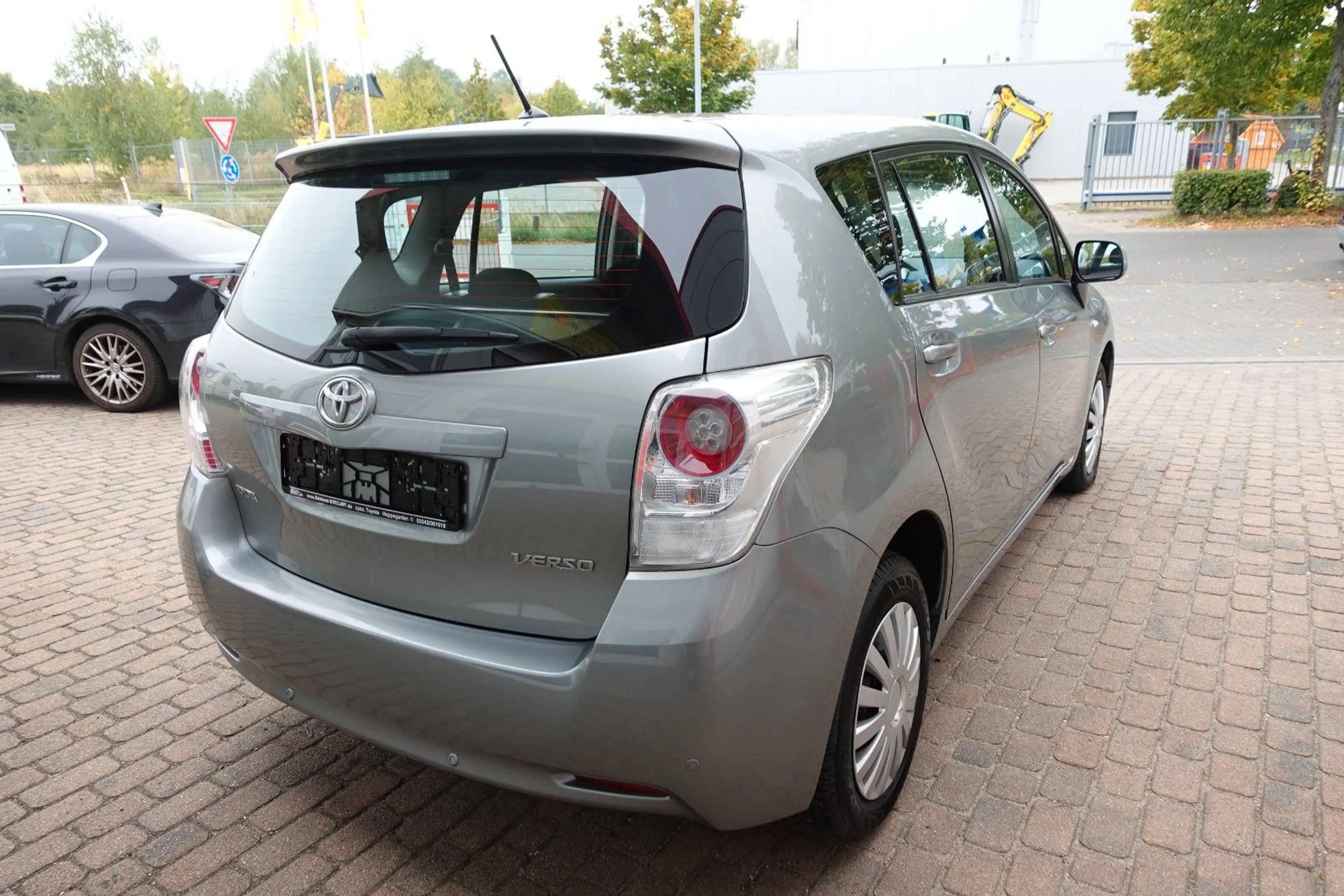 Toyota Verso 1.6l Life Panoramadach 5 Sitze — photo 3