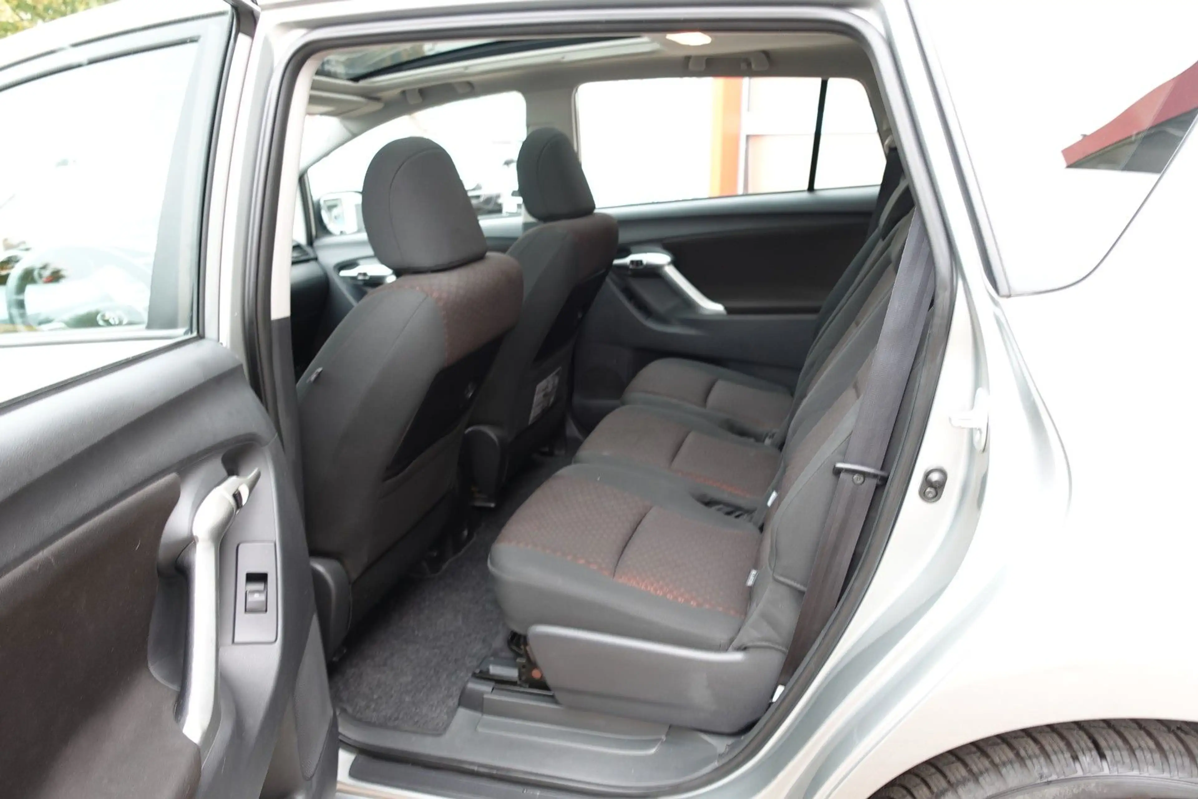 Toyota Verso 1.6l Life Panoramadach 5 Sitze — photo 7