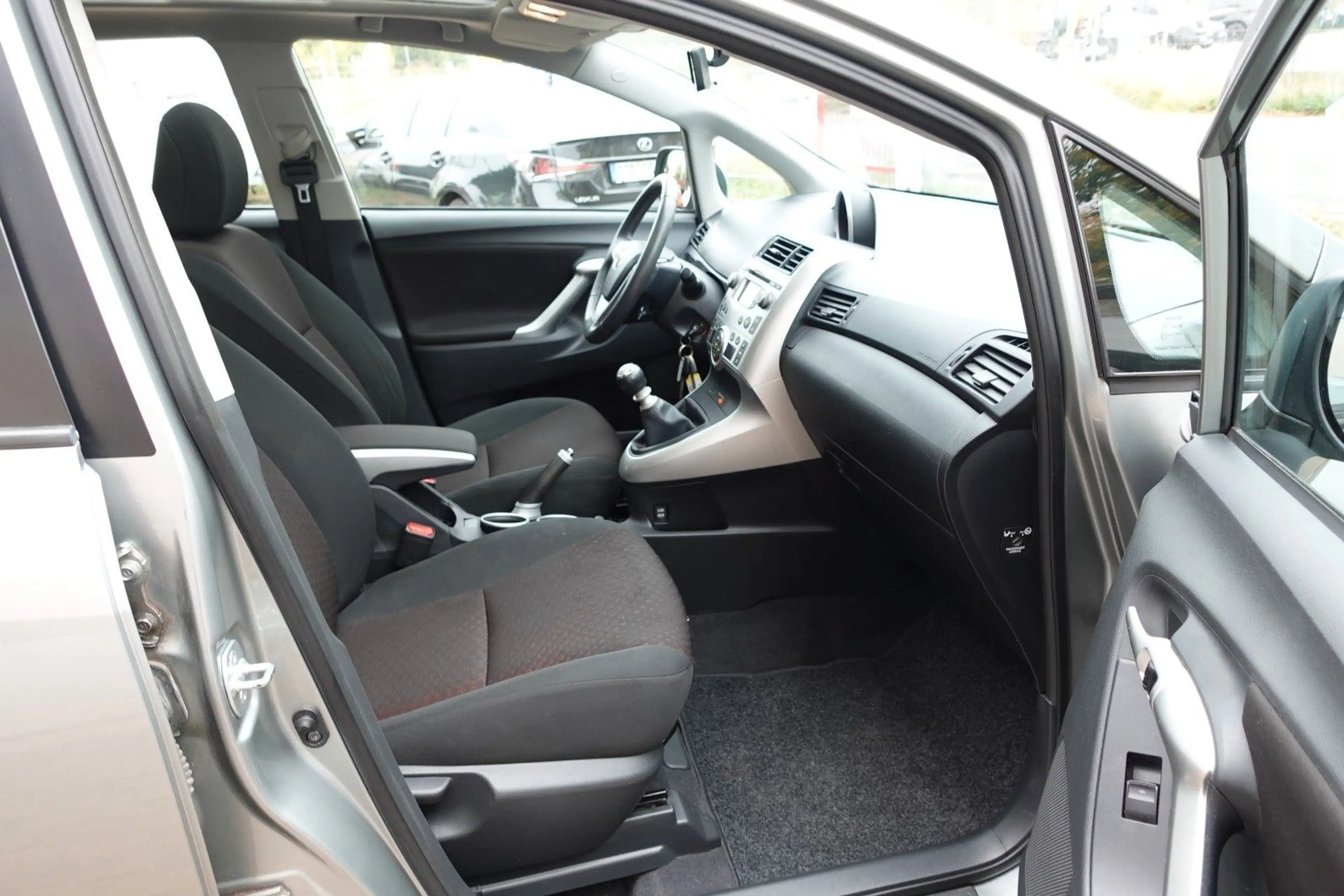 Toyota Verso 1.6l Life Panoramadach 5 Sitze — photo 6