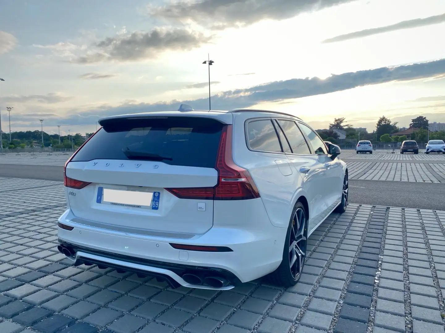 Volvo V60 T8 AWD 455hp POLESTAR ENGINEERED GEARTRONIC 8 Biały - 2