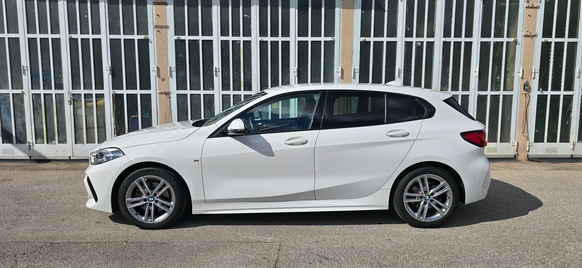 BMW 118 118 d M Sport *LED*NAVI*KAMERA*SHZ*PDC* Weiß - 2