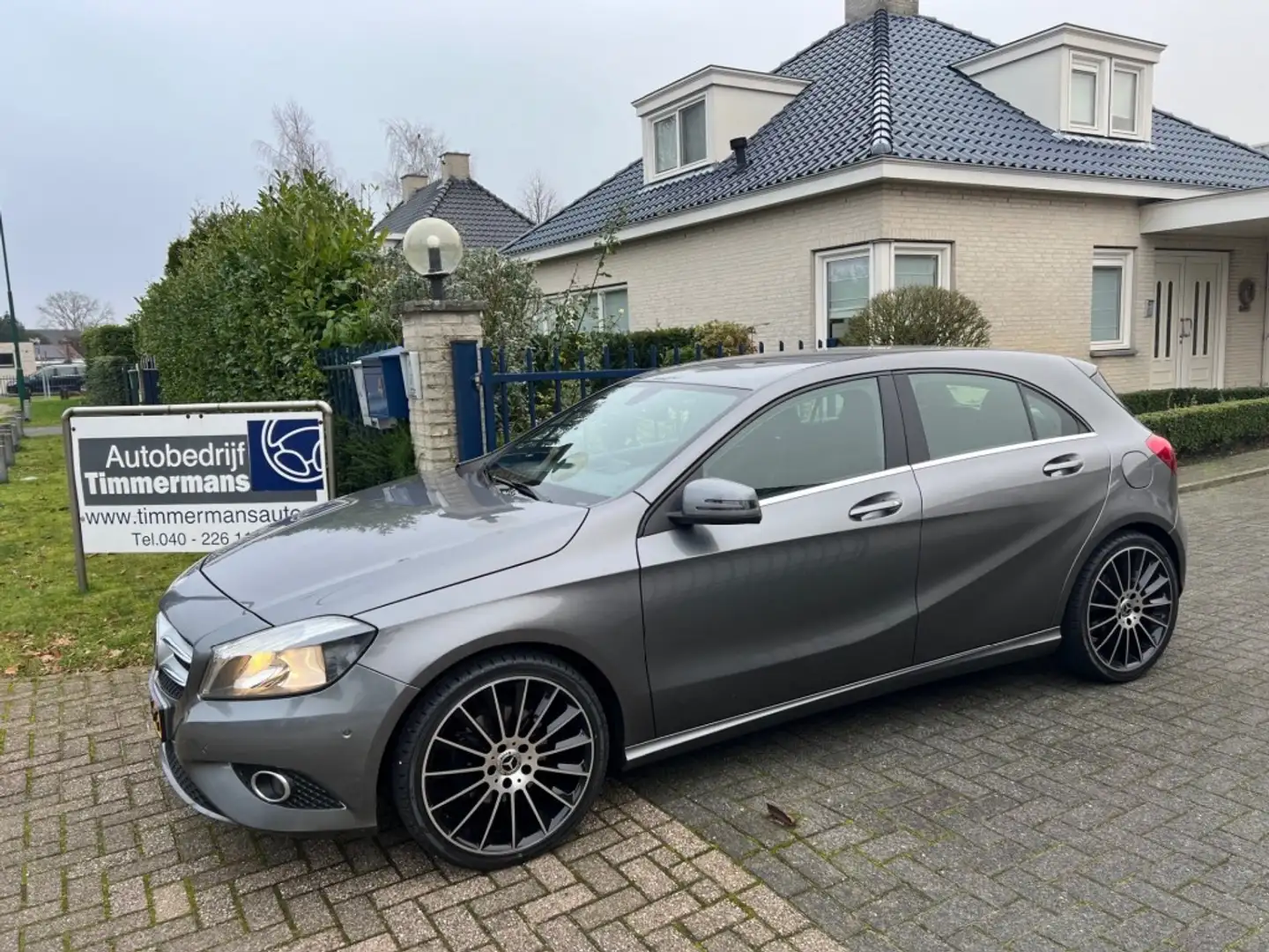 Mercedes-Benz 200 AMBITION NAVI PDC 18 LM NIEUWE 4 SEIZOENEN BAN Grijs - 1
