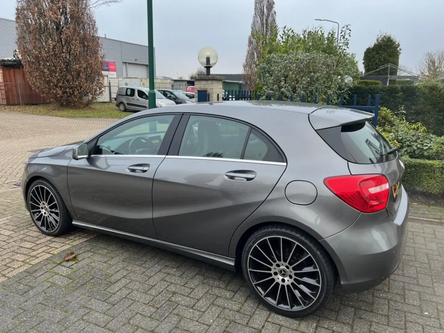 Mercedes-Benz 200 AMBITION NAVI PDC 18 LM NIEUWE 4 SEIZOENEN BAN Grijs - 2