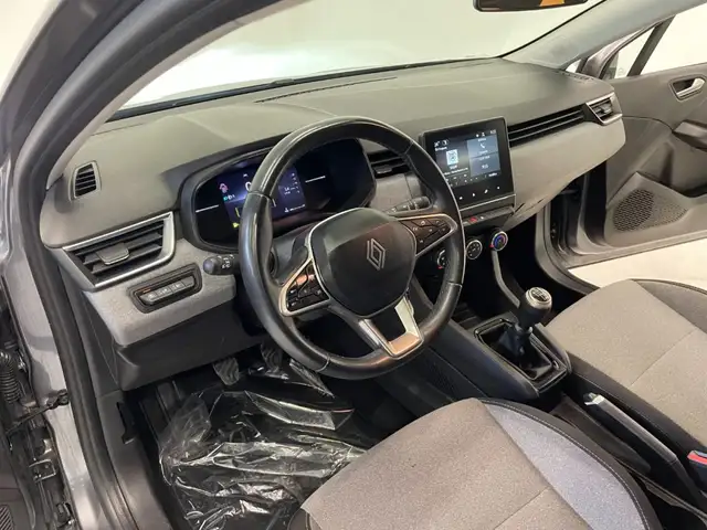 Renault Clio view 15