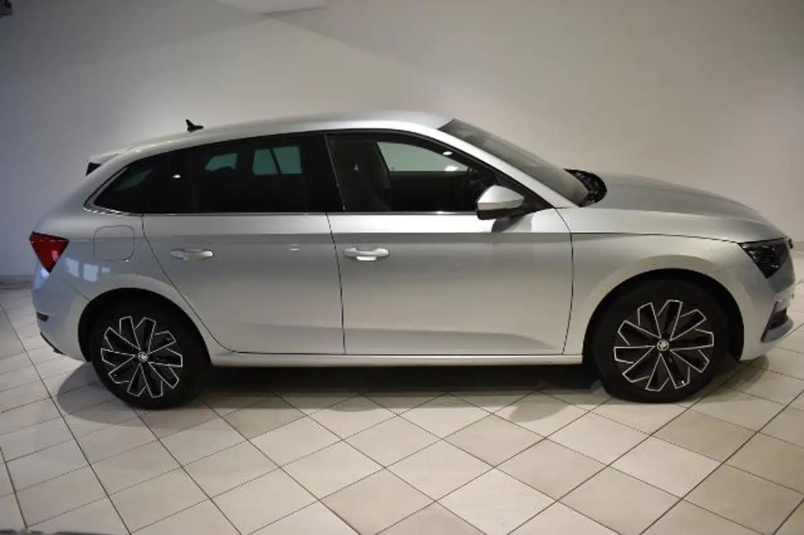 Skoda Scala 1.0TSI Style 5J.Garantie Voll-LED SHZ APP Silber - 2
