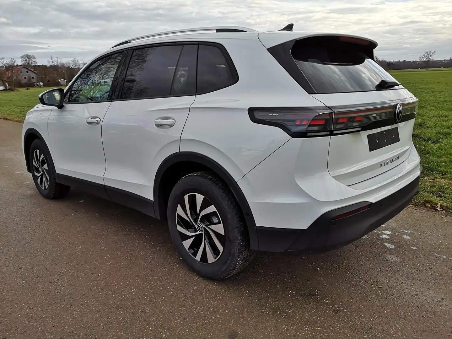 Volkswagen Tiguan 2.0 TDI 110 kW Life LED GV5 AHK ACC Navi 110 kW... Weiß - 2