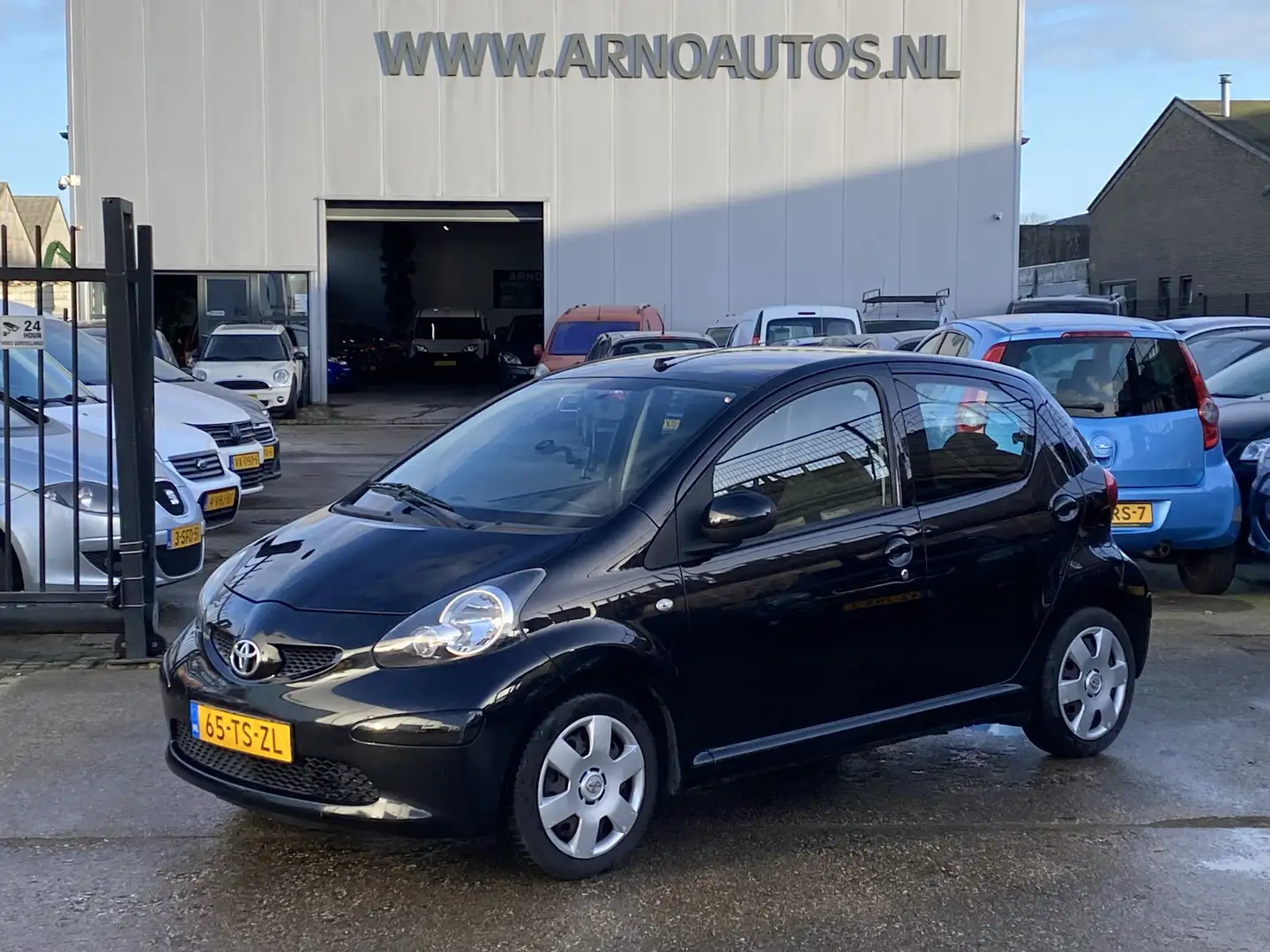 Toyota Aygo 1.0-12V + 5-DEURS, AIRCO, STUURBEKRACHTIGING, ELEK Schwarz - 1