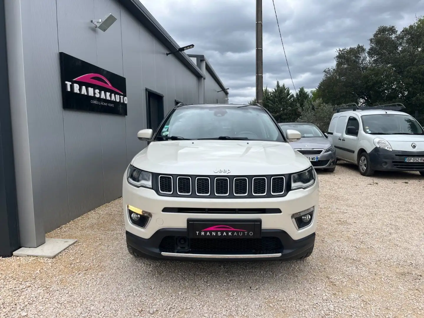 Jeep Compass 2.0 I MultiJet II 140 ch Active Drive 4x4 BVM6 Lim Weiß - 2