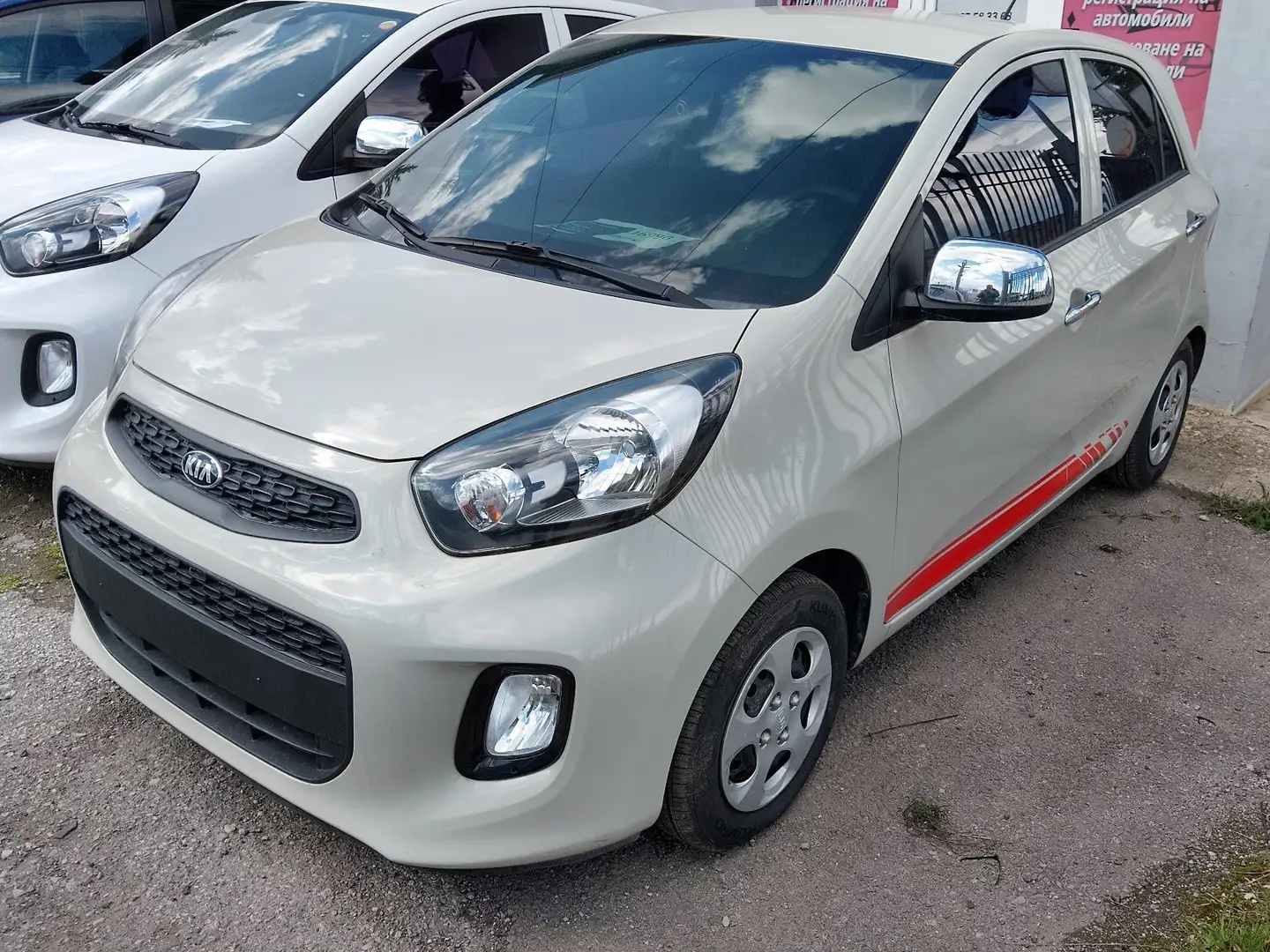 Kia Picanto 1.0L Morning edition Automatic - 1