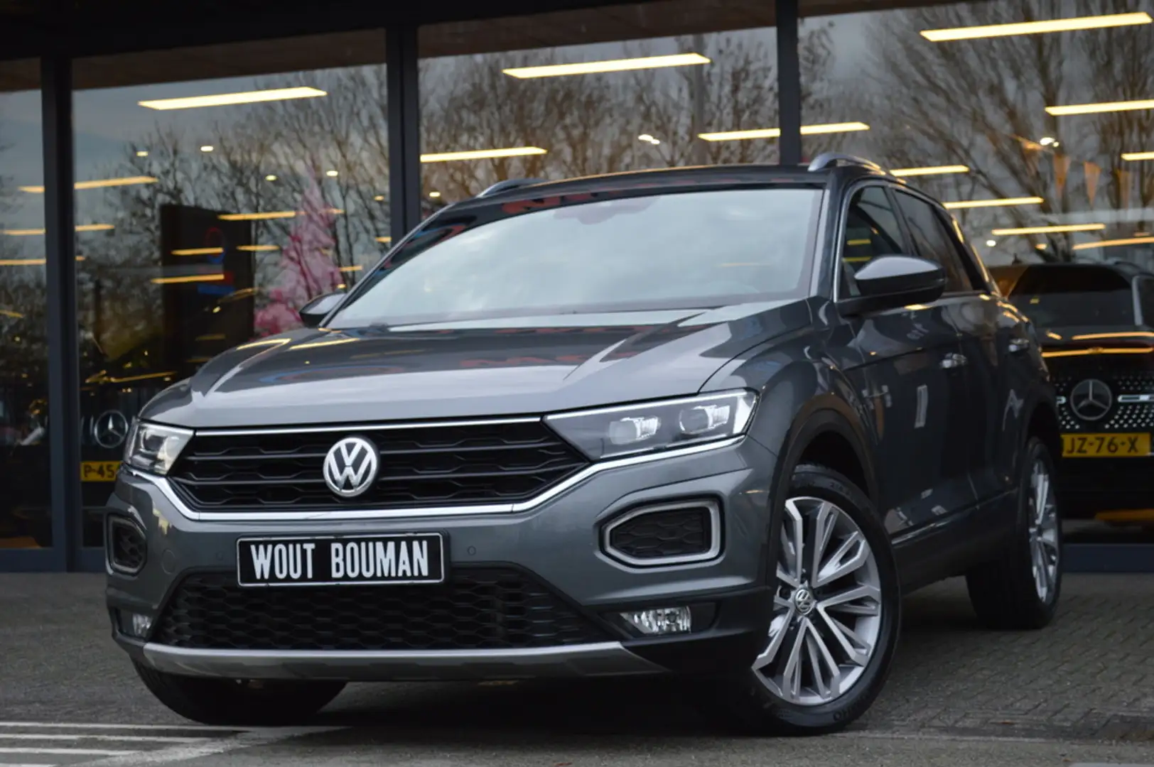 Volkswagen T-Roc 1.5 TSI Sport Led Navi Virtual Acc CarPlay Pdc Grijs - 1