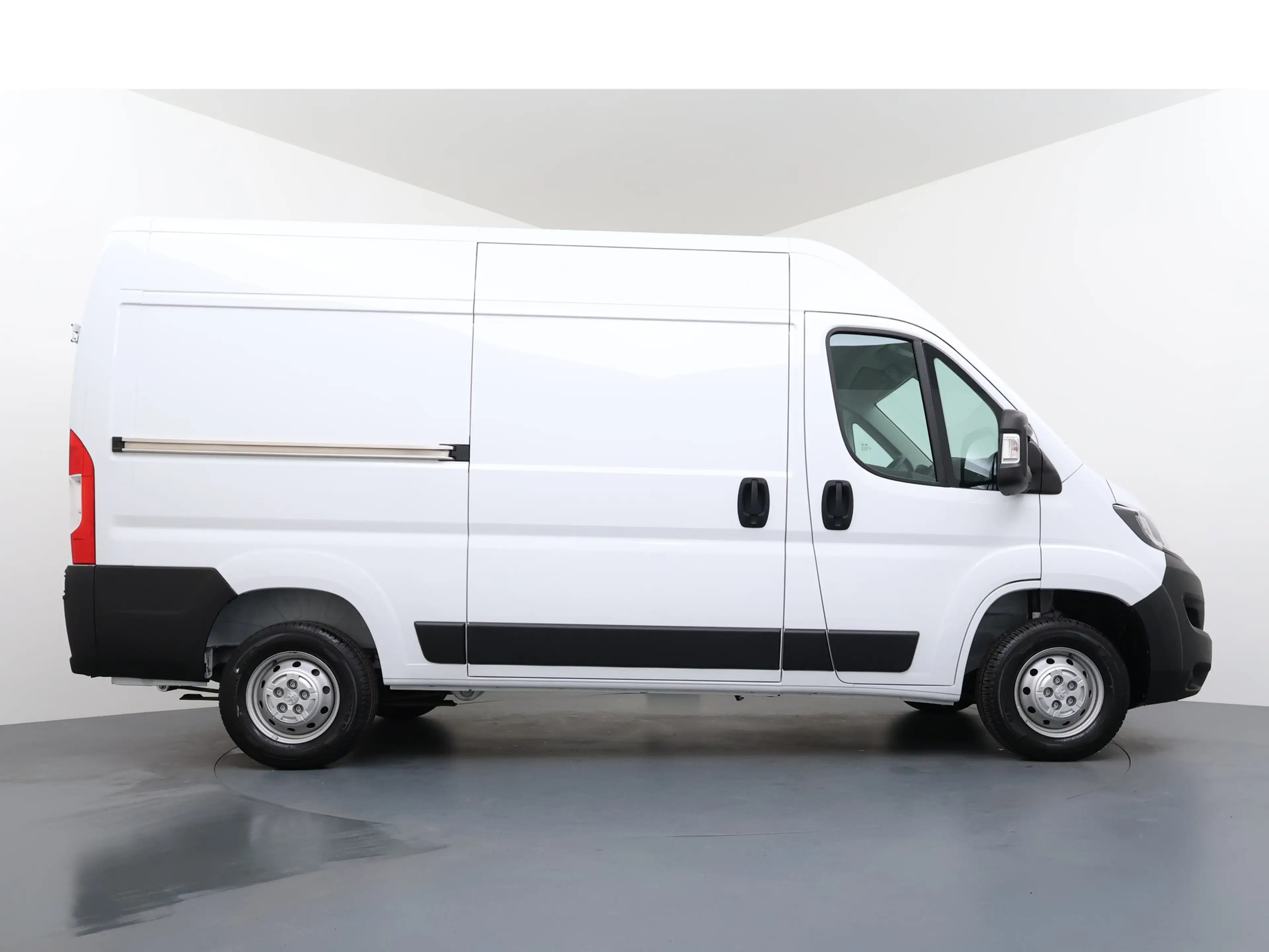 Peugeot Boxer 2.2 BlueHDi 120 L2H2 3.0t | NIEUW BPM VRIJ! | Acht — photo 14