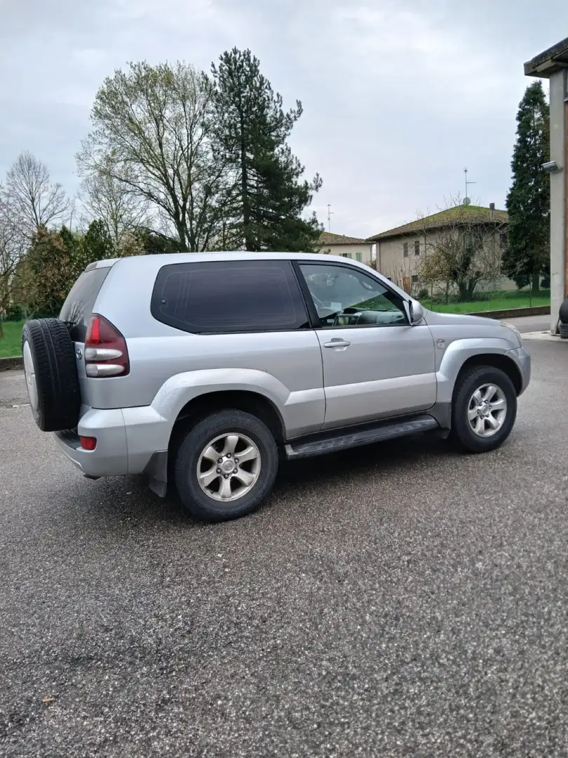 Toyota Land Cruiser kdj125 3p 3.0 d-4d Executive auto my05 - 2
