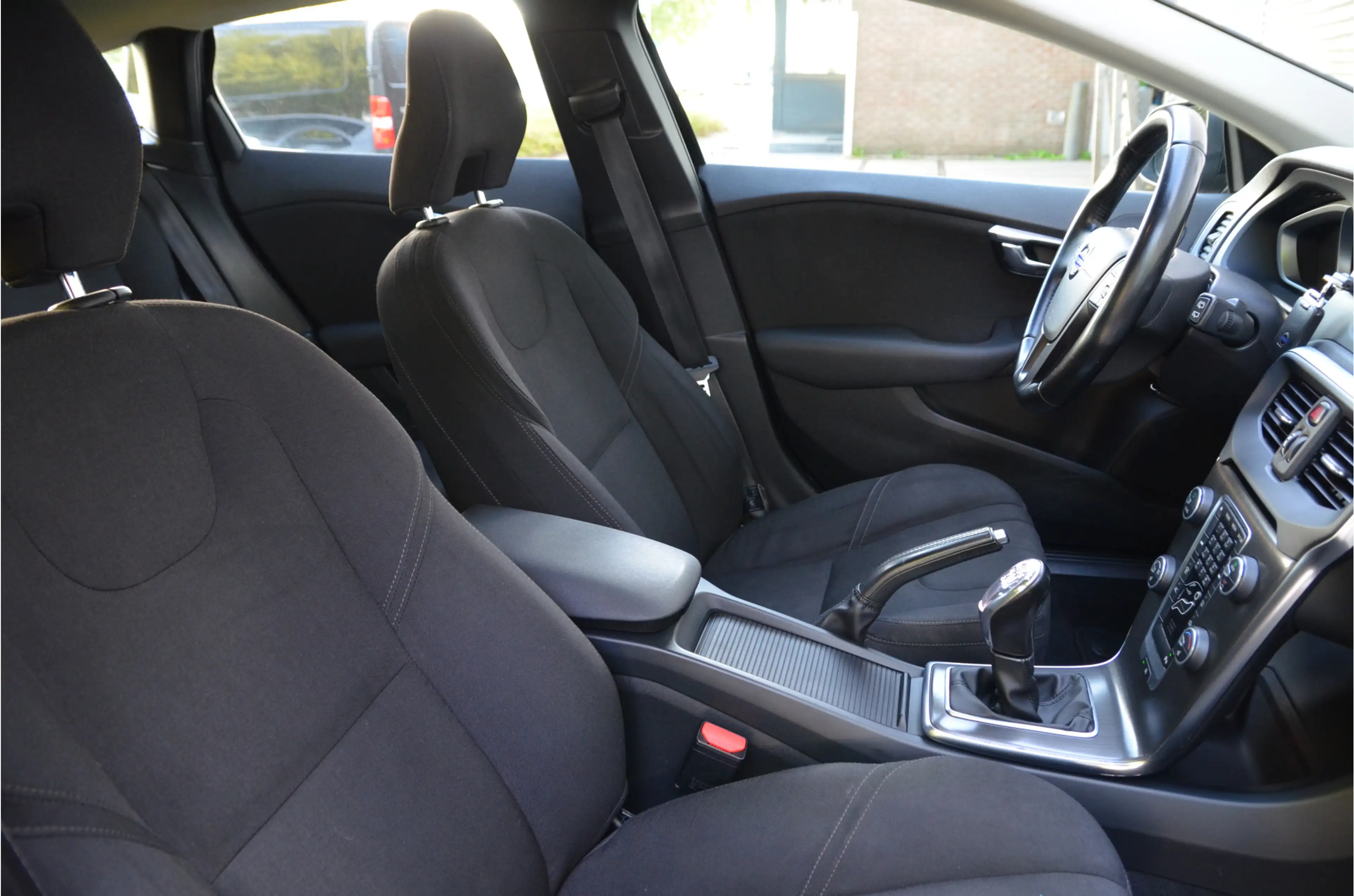 Volvo V40 1.6 T2 Summum Distributieriem en laatste beurt bij — photo 2