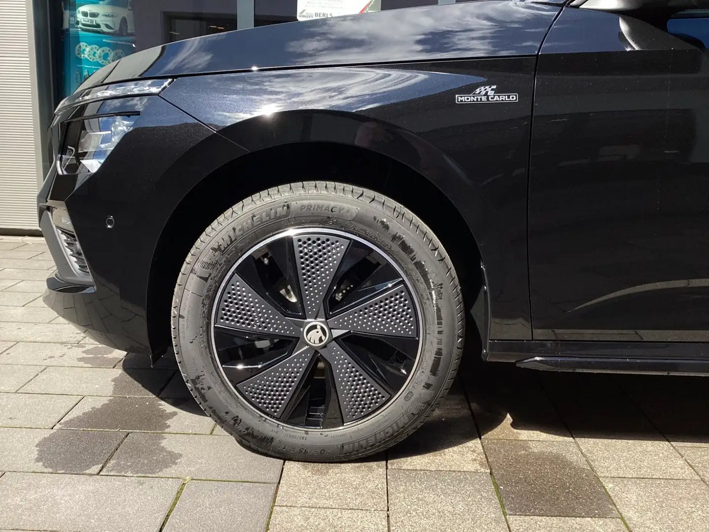 Skoda Kamiq 1,5 TSI DSG Monte Carlo LED+Navi+AHK+ACC Schwarz - 2