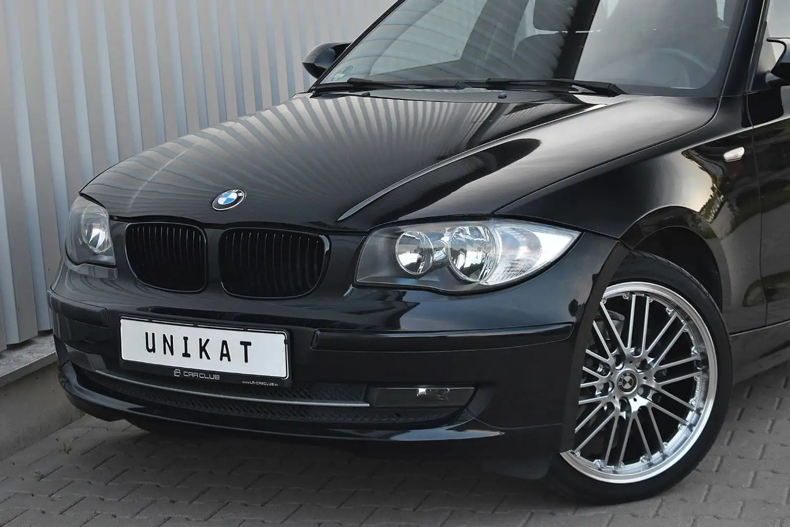 BMW 116 i* M-Paket! HU/AU Neu! 18 Zoll! Traumhaft! * Schwarz - 1