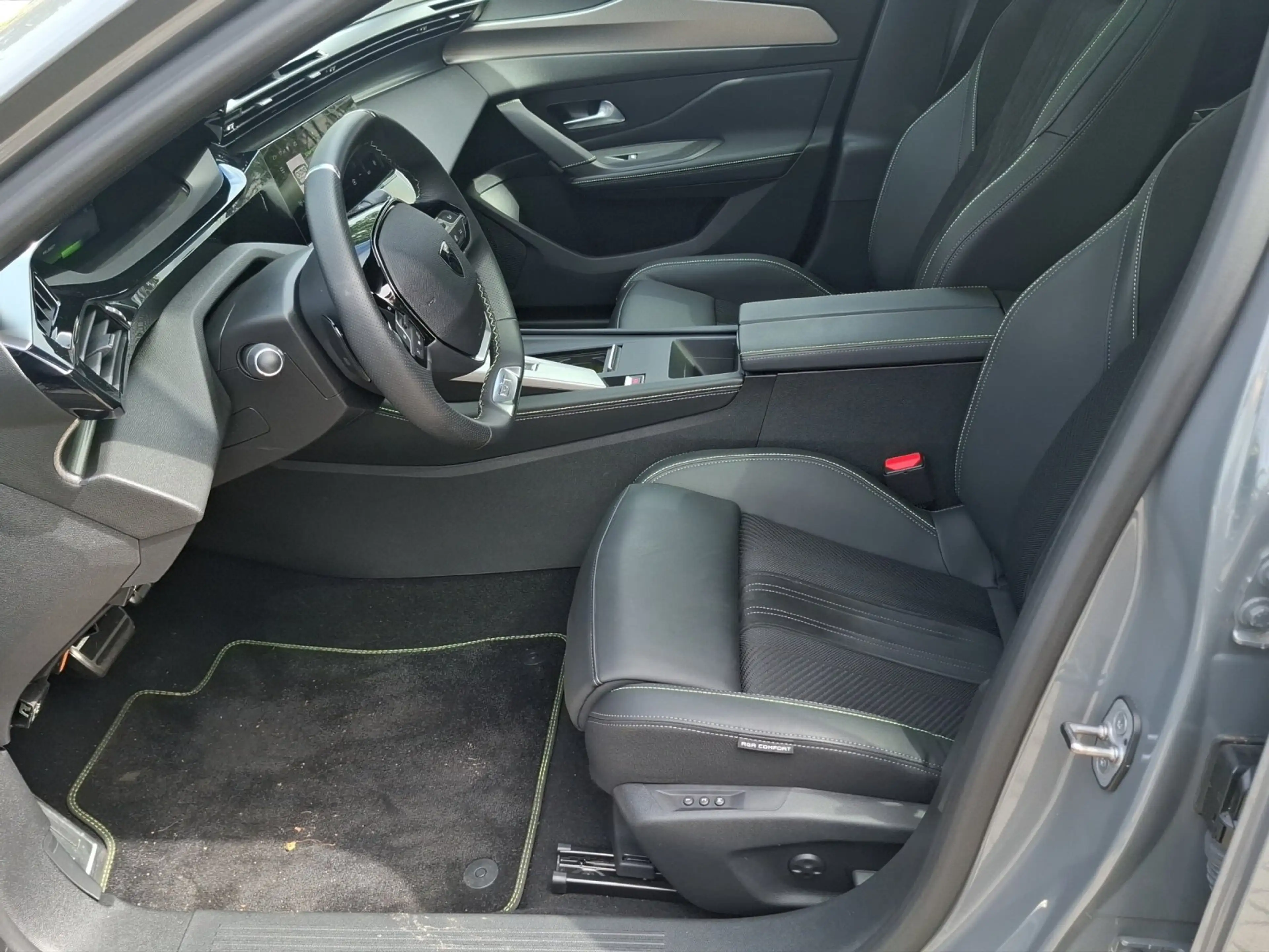 Peugeot 408 GT PT 130 Navi+SD+360°+SHZ+Carplay+LM+LED — photo 11