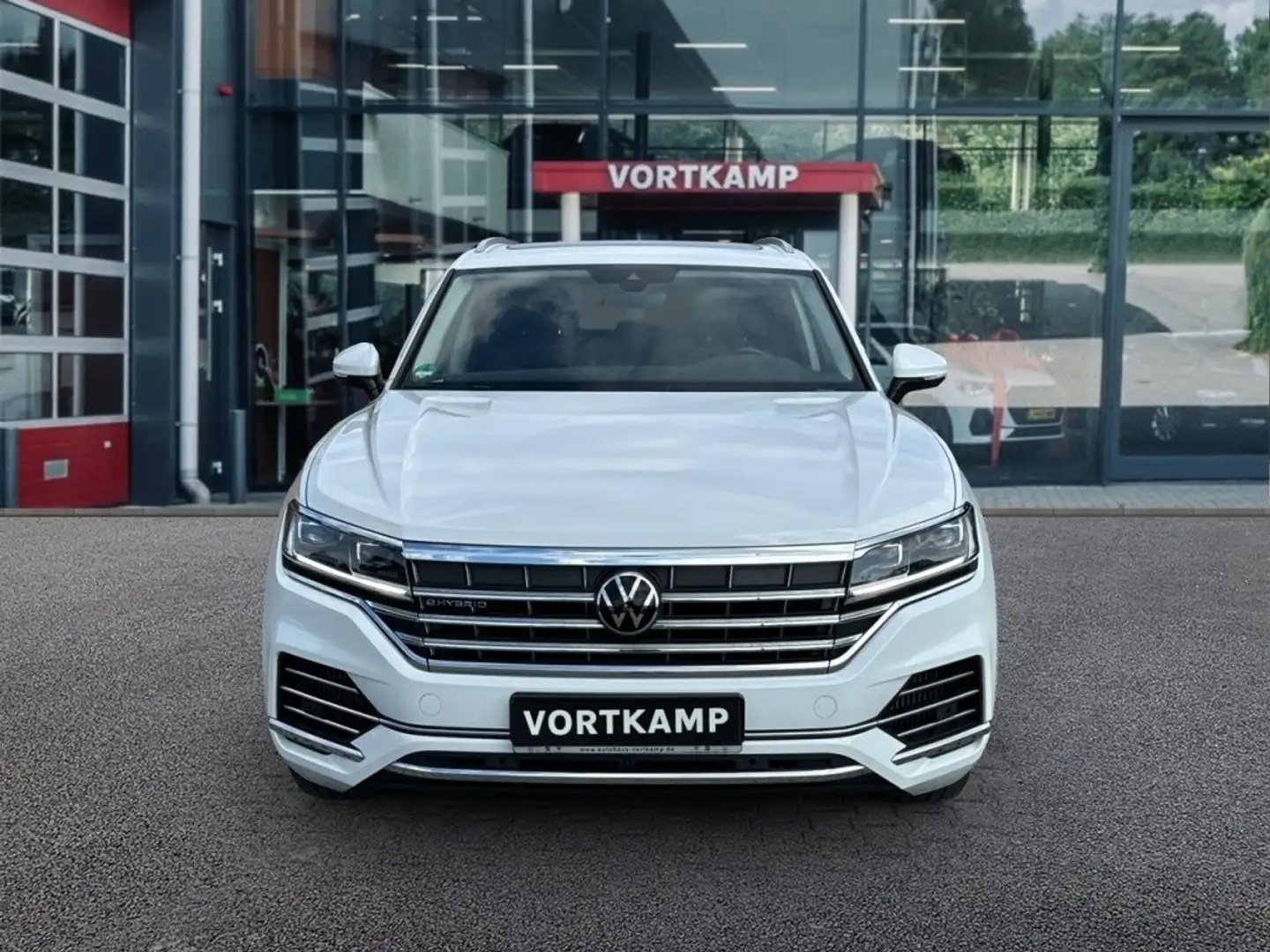 Volkswagen Touareg 3.0 TSI ELEGANCE 4MOTION EHYBRID PANO-DAK/TREKHAAK bijela - 2