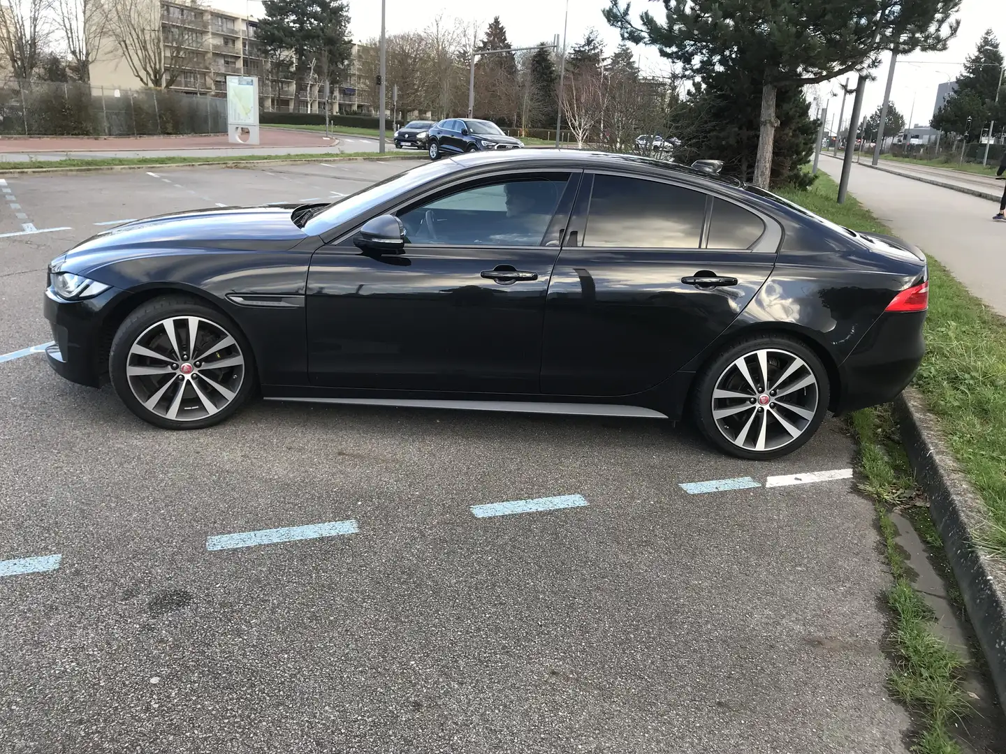 Jaguar XE XE 2.0 - 300 ch BVA AWD 300 Sport Noir - 1