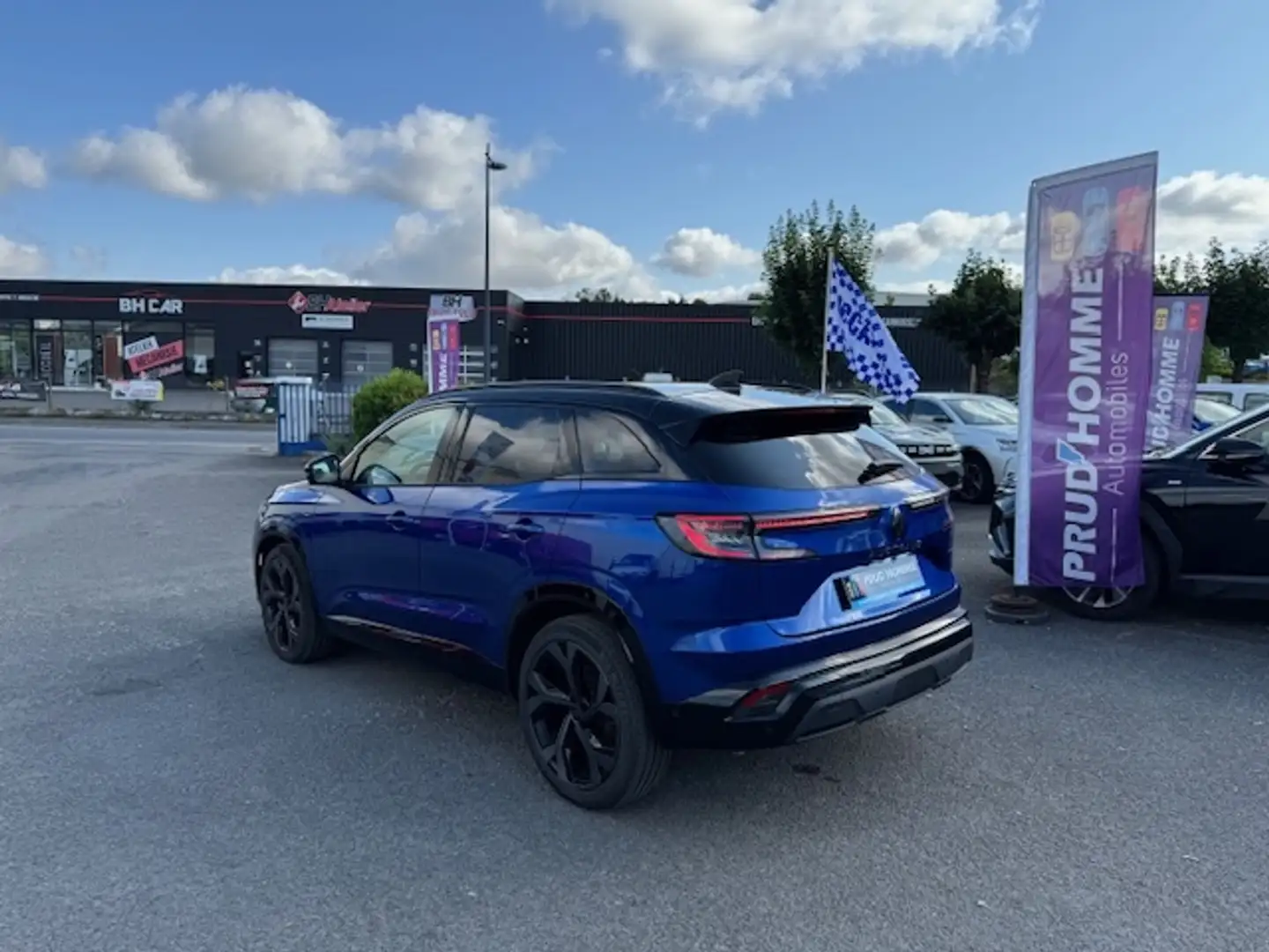 Renault Austral 1.2 E-TECH FULL HYBRID 200CH TECHNO 4CONTROL ESPRI Bleu - 2