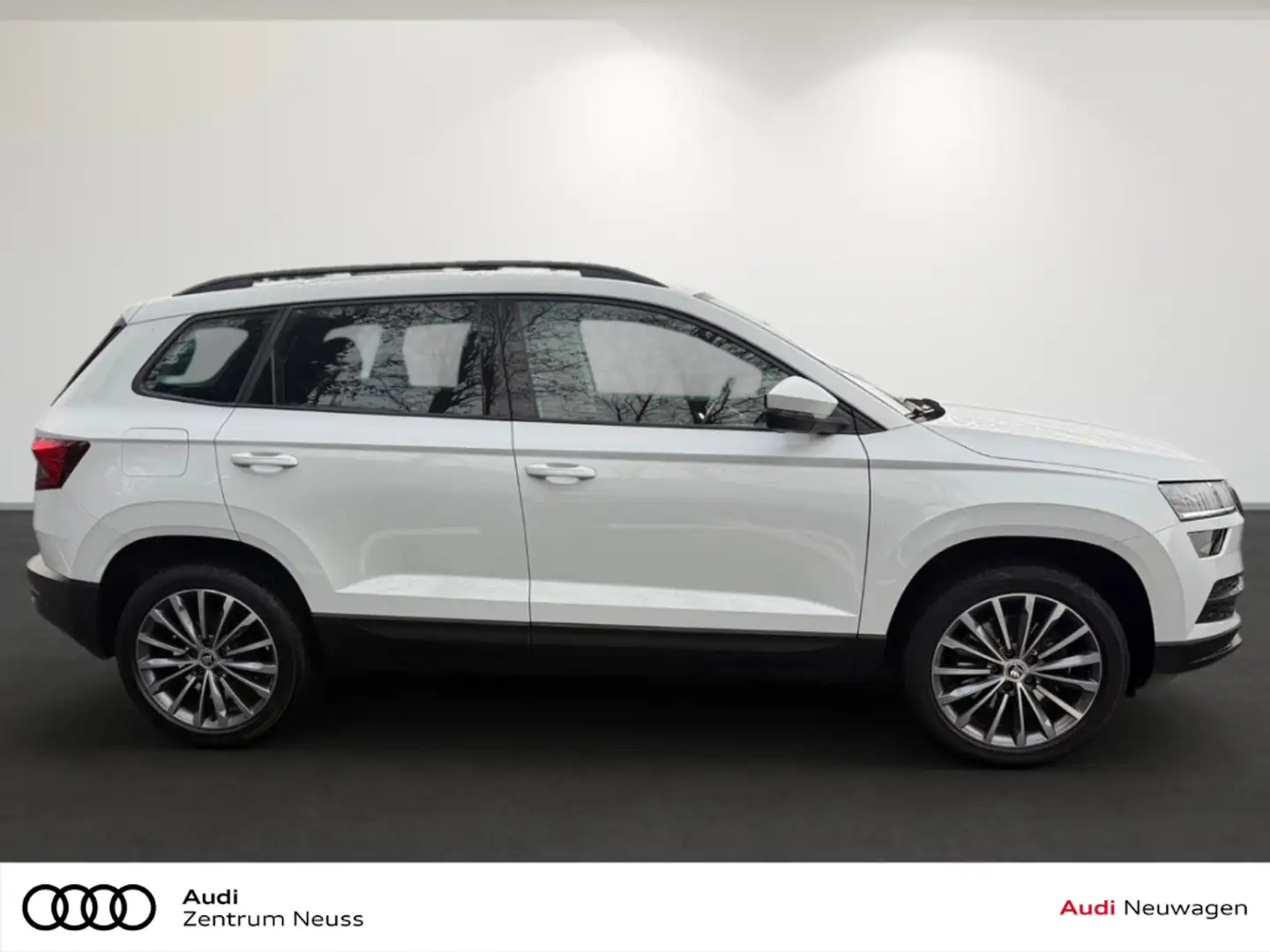 Skoda Karoq Style AHK PANO CARPLAY KEYLESS Weiß - 2