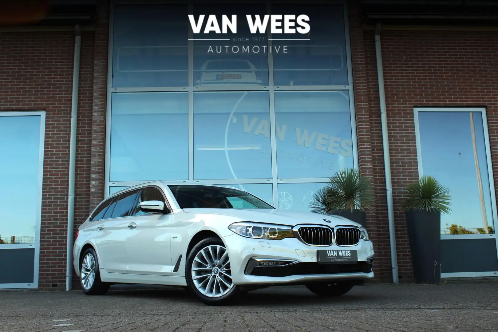 BMW 520 5-serie Touring 520i G31 Corporate Lease Executive Wit - 1