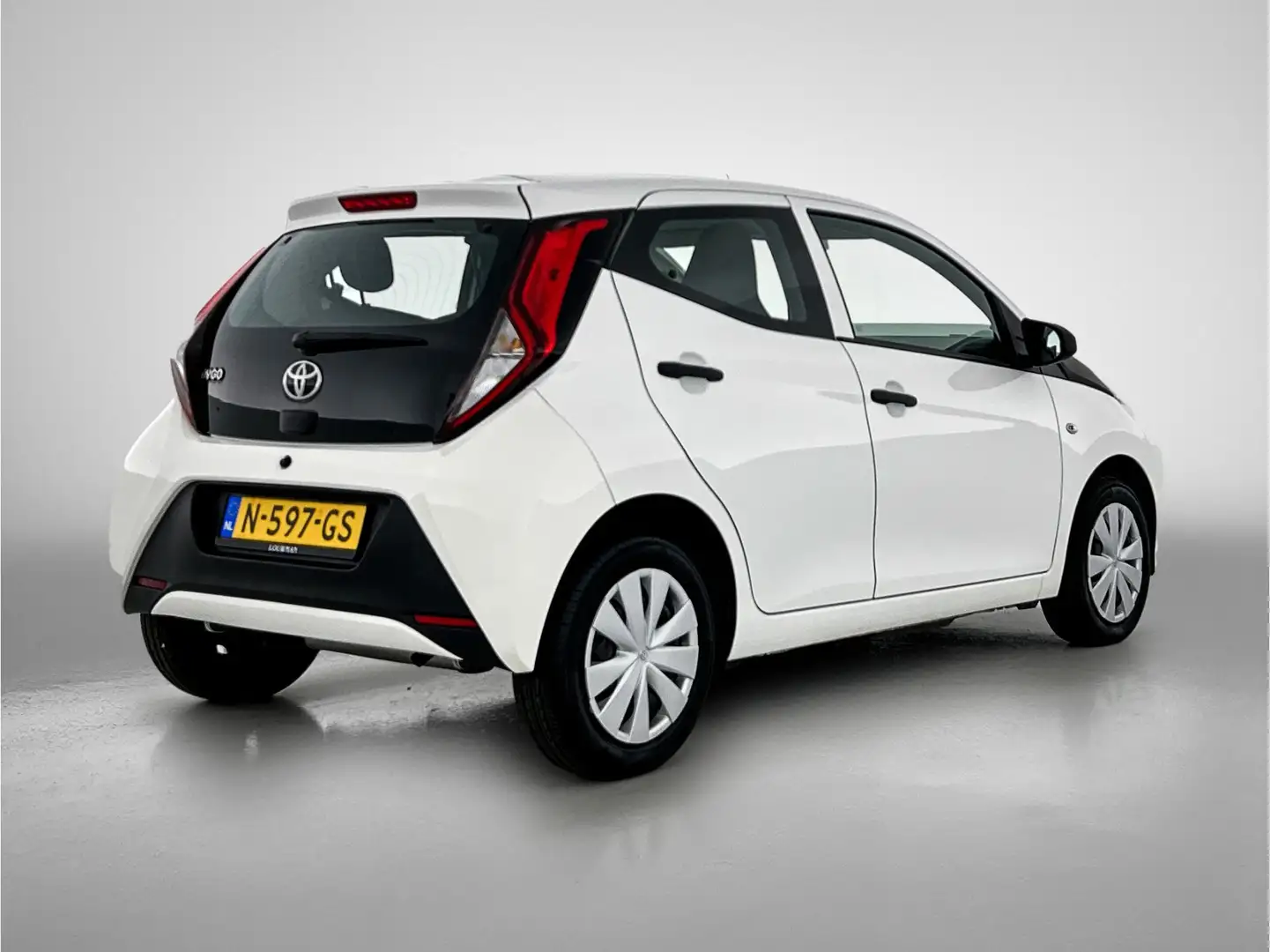 Toyota Aygo 1.0 VVT-i x-fun | Cruise Control | Bluetooth | Boo Blanc - 2