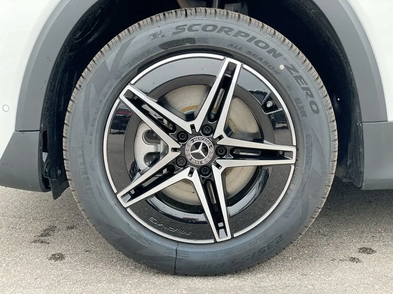 Mercedes-Benz EQB снимка Mercedes-Benz EQB