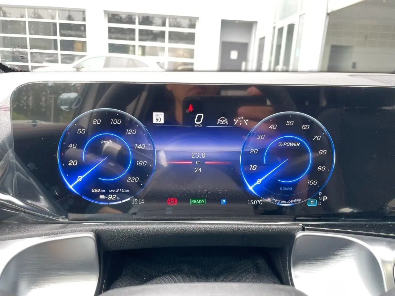 Mercedes-Benz EQB снимка Mercedes-Benz EQB