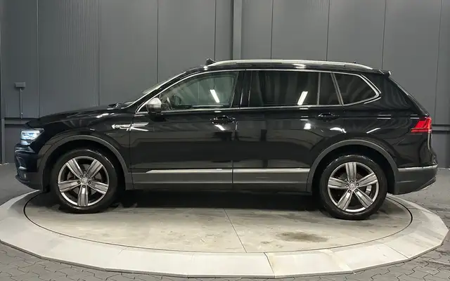 Volkswagen Tiguan Allspace view 3
