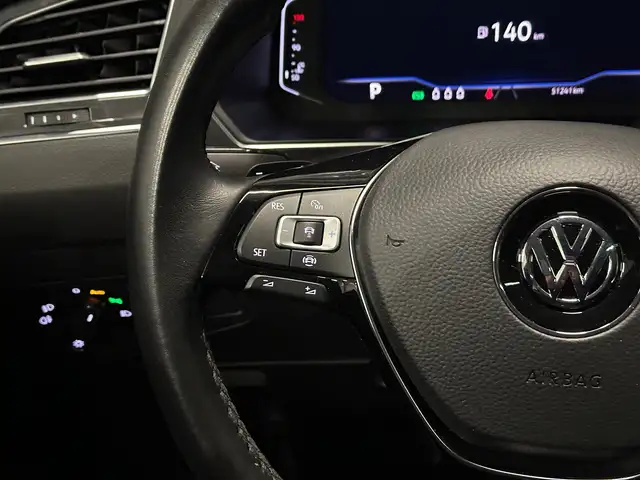 Volkswagen Tiguan Allspace view 18