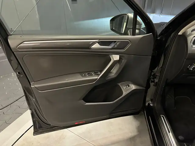 Volkswagen Tiguan Allspace view 14