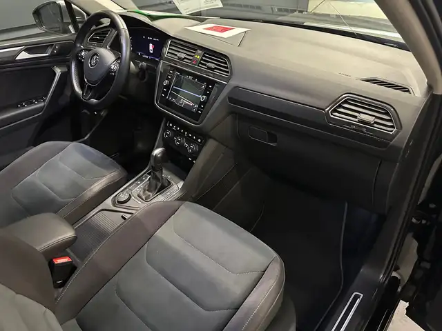 Volkswagen Tiguan Allspace view 12